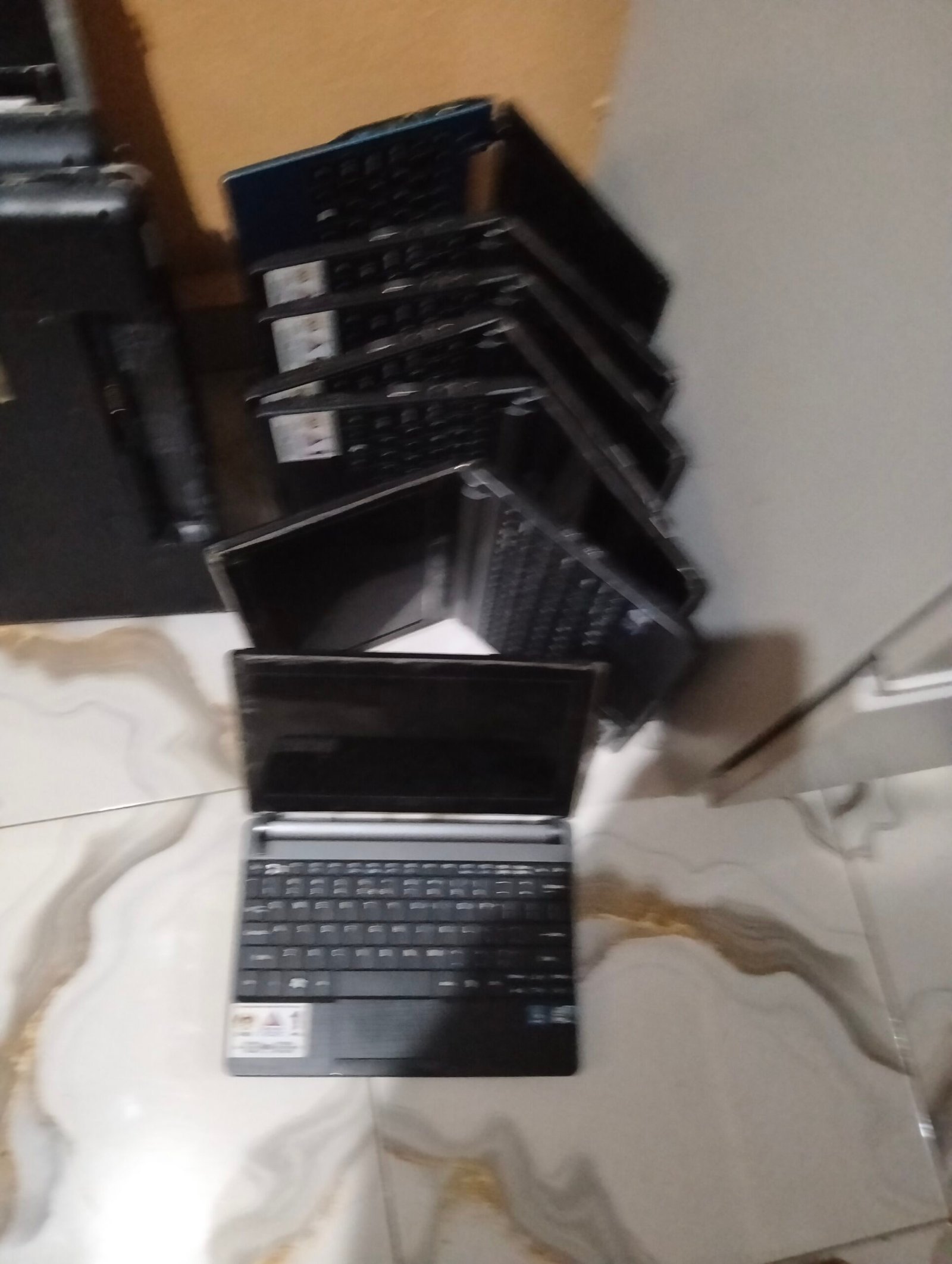 Acer Aspire One mini laptop - Image 2